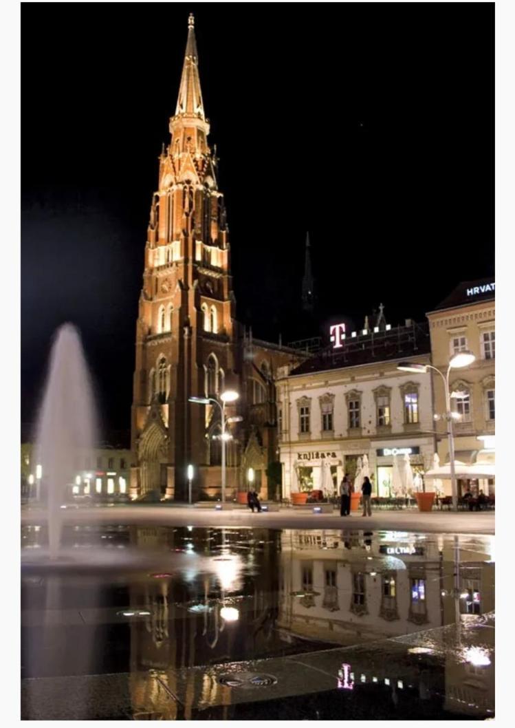Square 12 Osijekアパートメント エクステリア 写真